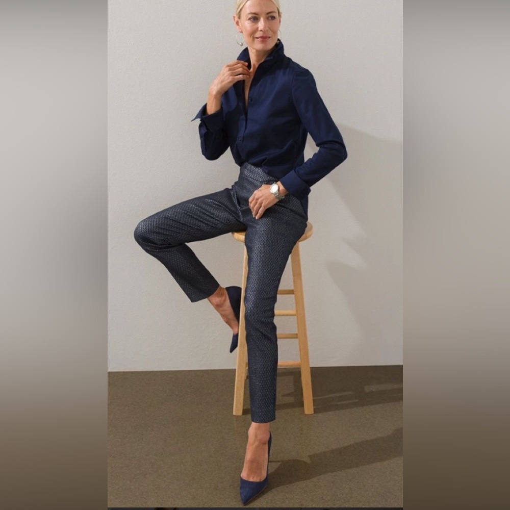 Chicos size 1 NWT size 8 Medium Navy Patterned Brigitte Deco Oval Ankle Pants